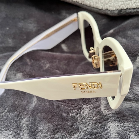 Fendi Sunglasses - Picture 2 of 5